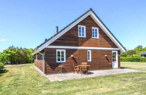 Skjern House | Gorgeous home in Skjern with kitchen