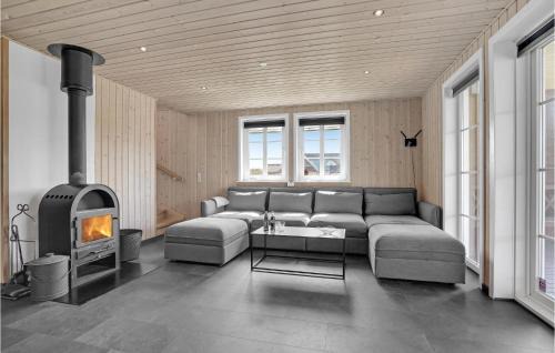 Skjern House | Gorgeous Home In Skjern With Kitchen