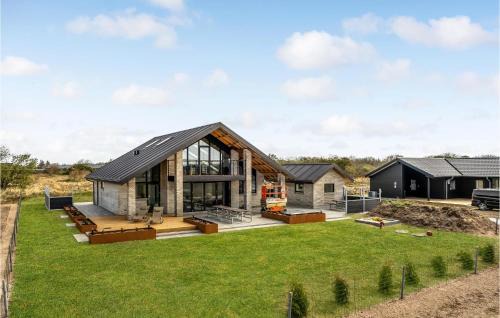 Skjern House | Gorgeous Home In Skjern With Kitchen