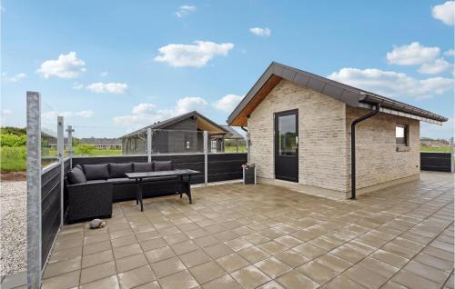 Skjern House | Gorgeous Home In Skjern With Kitchen