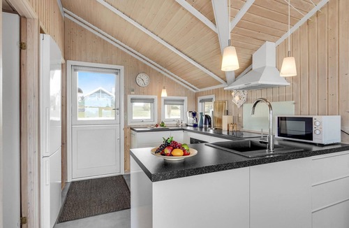 Frolunde House | Gorgeous home in Slagelse with kitchen