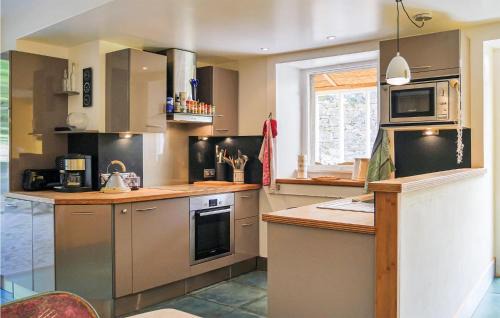 Saint-Germain-des-Vaux House | Gorgeous Home In St Germain Des Vaux