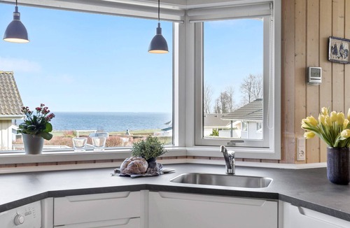 Mommark Strand House | Gorgeous home in Sydals with kitchen