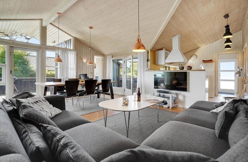 Mommark Strand House | Gorgeous home in Sydals with sauna