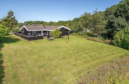 Mommark Strand House | Gorgeous home in Sydals with sauna