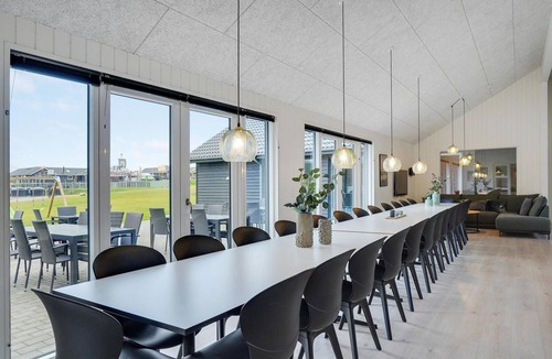 Mommark Strand House | Gorgeous home in Sydals with kitchen