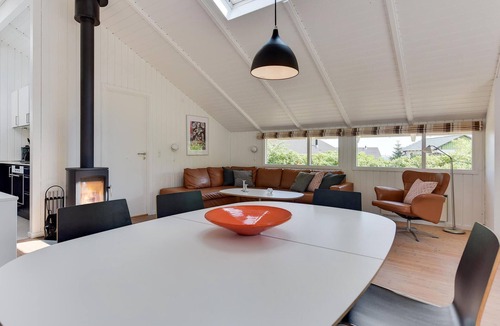 Mommark Strand House | Gorgeous home in Sydals with WiFi