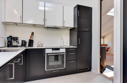 Mommark Strand House | Gorgeous home in Sydals with WiFi