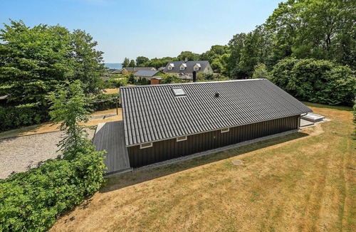 Mommark Strand House | Gorgeous home in Sydals with WiFi