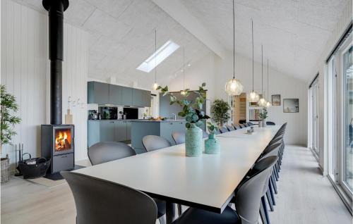 Mommark Strand House | Gorgeous Home In Sydals With Kitchen