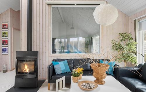 Holloselund House | Gorgeous Home In Tisvildeleje With Sauna
