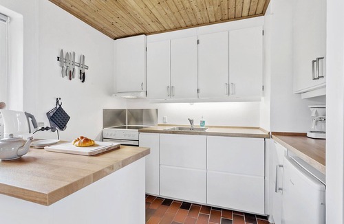 Hov House | Gorgeous home in Tranekær with kitchen