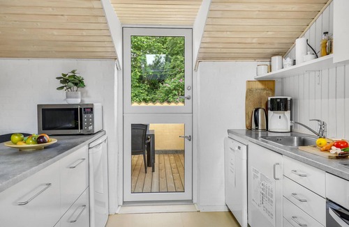 Tranekaer House | Gorgeous home in Tranekær with kitchen