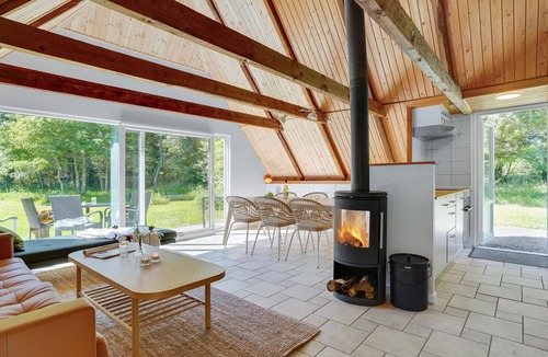 Øhuse House | Gorgeous home in Ulfborg with kitchen