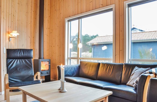 Nørre Fjand House | Gorgeous home in Ulfborg with kitchen