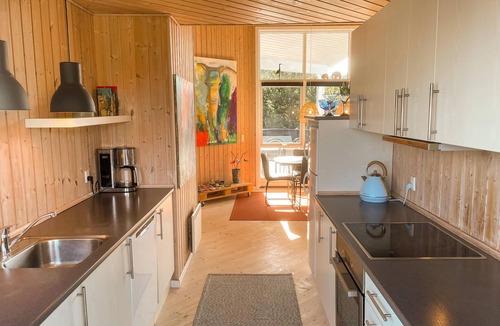 Nørre Fjand House | Gorgeous home in Ulfborg with kitchen