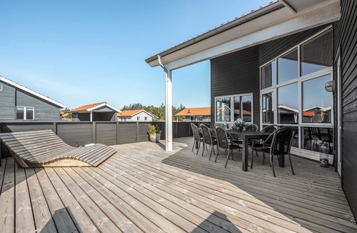 Nørre Fjand House | Gorgeous home in Ulfborg with kitchen