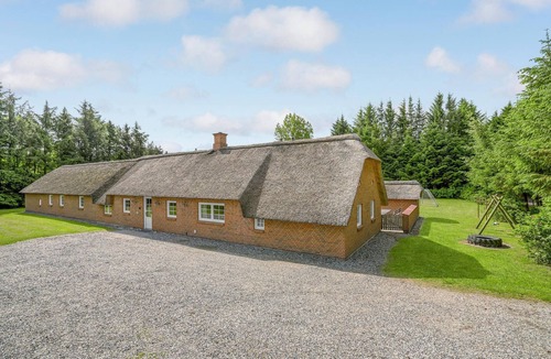 Øby House | Gorgeous home in Ulfborg with sauna
