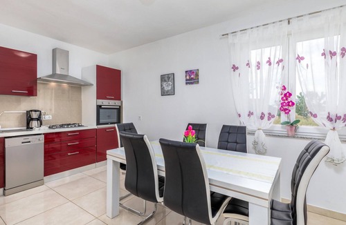 Fazana House | Gorgeous home in Valbandon