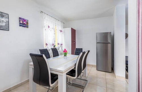 Fazana House | Gorgeous home in Valbandon