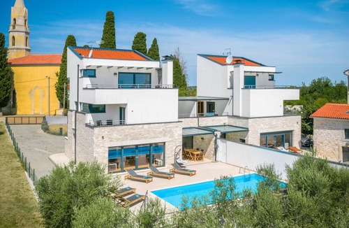 Valtura House | Gorgeous home in Valtura with sauna