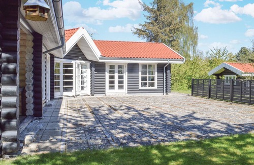 Holloselund House | Gorgeous home in Vejby with kitchen