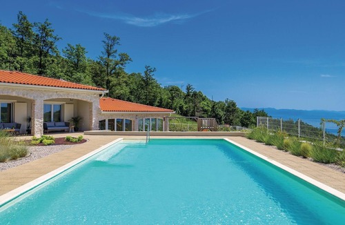 Veprinac House | Gorgeous home in Veprinac with sauna