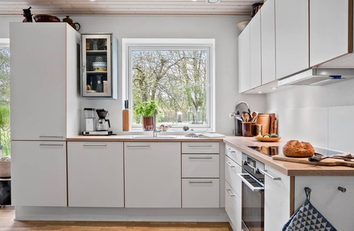 Vorbasse House | Gorgeous home in Vorbasse with kitchen