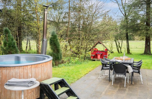 Vorbasse House | Gorgeous home in Vorbasse with kitchen