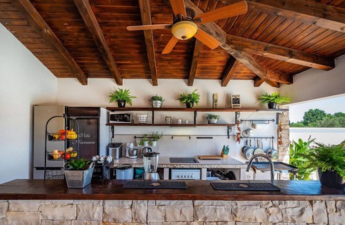 Zaton House | Gorgeous home in Zaton with WiFi