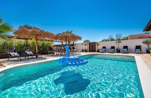 Zaton House | Gorgeous home in Zaton with WiFi