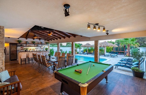 Zaton House | Gorgeous home in Zaton with WiFi