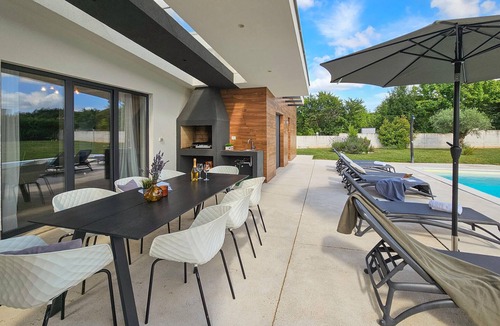 Prkacini House | Gorgeous home in Zminj