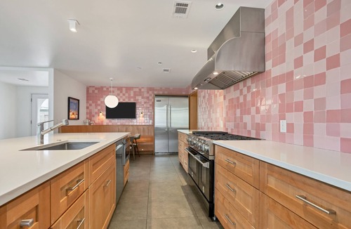 Old Enfield House | Gorgeous Home & Pool + Close to DT - Windsor Place