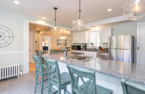 York Harbor House | Gorgeous home: walk to beach, harbor, cliff walk, wiggly bridge, dining etc.