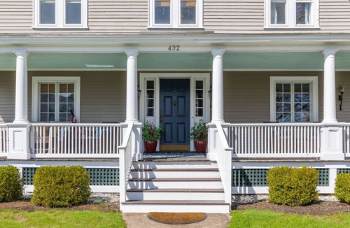 York Harbor House | Gorgeous home: walk to beach, harbor, cliff walk, wiggly bridge, dining etc.