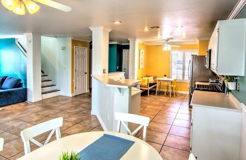 Spring Valley House | Gorgeous House private Pool& Spa 10 sleeps, 8min to Strip