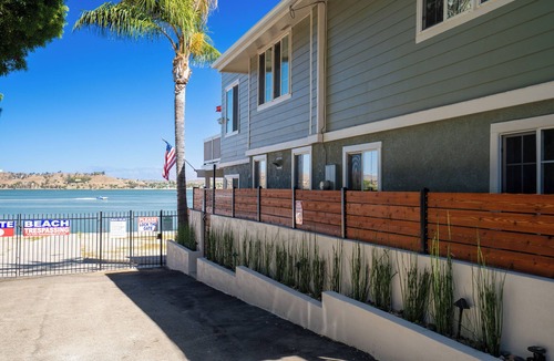 Lake Elsinore House | Gorgeous Lake Front Home w/Boat access Unit 2