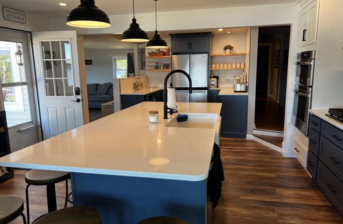 The Bays House | Gorgeous Lake Front Home - Renovated in 2026!