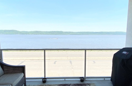 Lake City Condo | Gorgeous Lake Pepin Views!