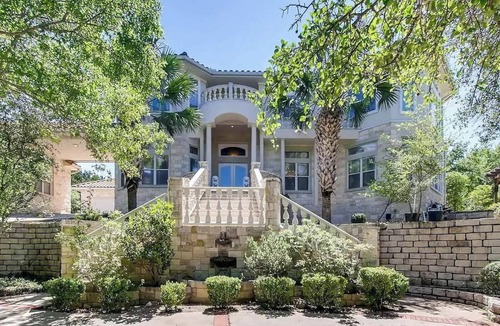 Leander House | GORGEOUS LAKE TRAVIS RETREAT HOME WITH POOL, COURT AND FITNESS ROOM