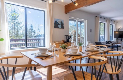 Hoodsport Cottage | Gorgeous Lake View! HotTub & FirePit & Lake access & King beds