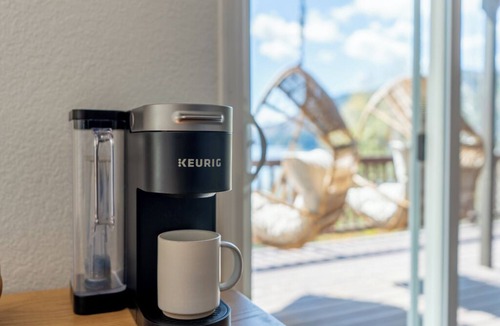 Hoodsport Cottage | Gorgeous Lake View! HotTub & FirePit & Lake access & King beds