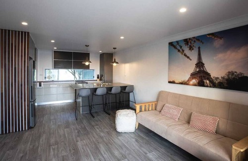 Central Coast House | Gorgeous Lake Views, Ground Level - Central Coast