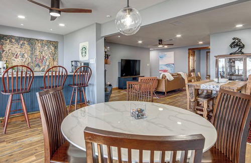 Gun Barrel City House | Gorgeous Lakefront Home w/Private Dock & Deck