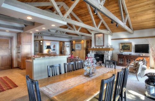Crystal Bay Condo | Gorgeous Lakefront Condo! (LT27)