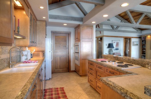 Crystal Bay Condo | Gorgeous Lakefront Condo! (LT27)