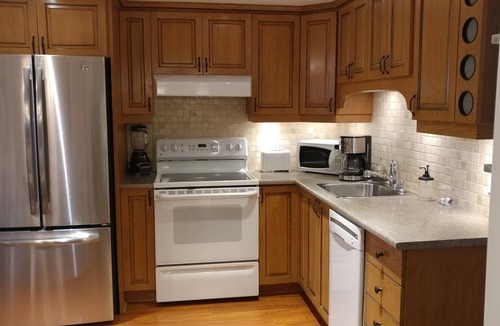 Oka Apartment | Gorgeous Lakefront 1 Bedroom Country House appartement Near Montreal
