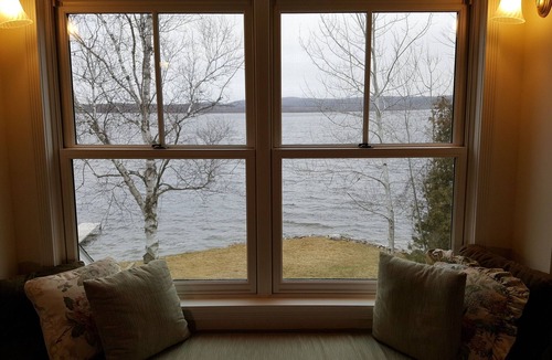 Arcadia Cottage | Gorgeous Lakefront House, AC, Private Dock, Kayaks, Canoe, Paddleboards.