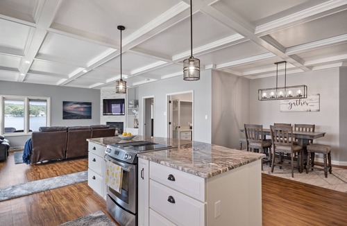 Lake House | Gorgeous lakefront home in Central Michigan